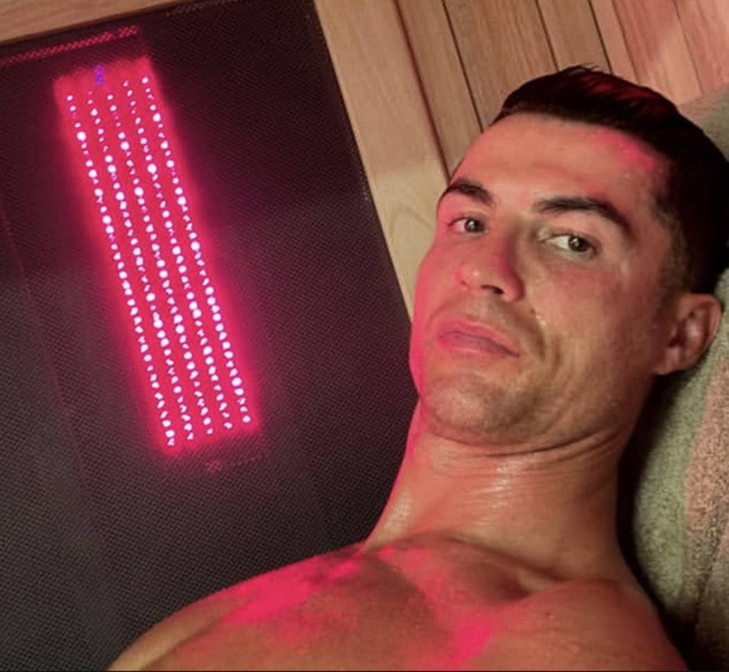 Jennifer Aniston LED face mask treatment