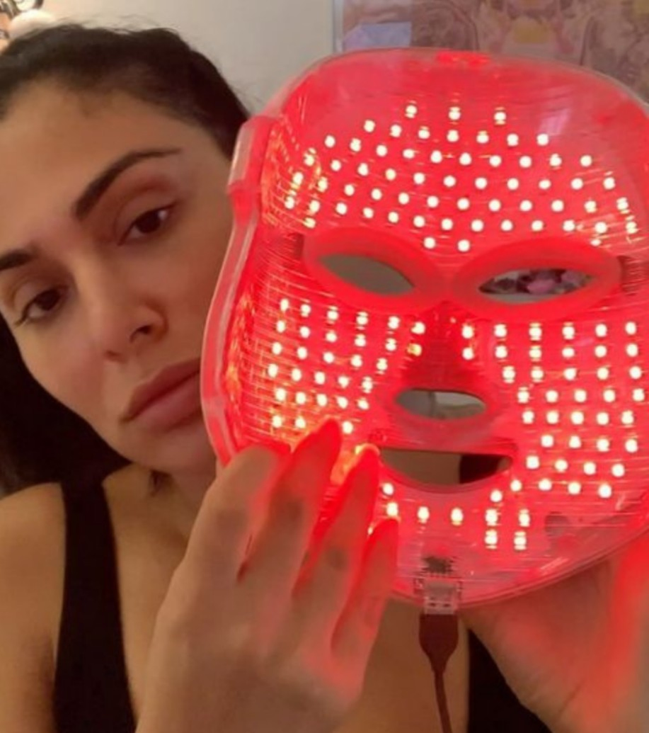 Chris Hemsworth LED therapy session